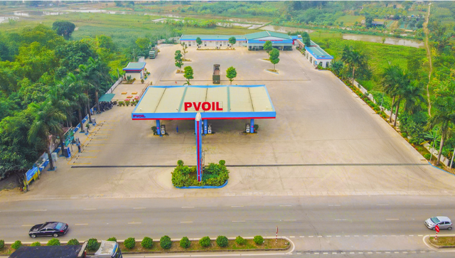 Cửa hàng KL99 dịch vụ hỗ trợ 24/7 PVOIL tại Thanh Hóa kết hợp trạm sạc xe điện và trạm dừng nghỉ cho xe tải đường dài