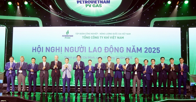 Tập thể lãnh đạo Petrovietnam chúc mừng PV GAS hoàn thành xuất sắc nhiệm vụ Kl994 nhà cái bóng đá world cup Kl992 VIP Trang Chủ 2026 năm 2025