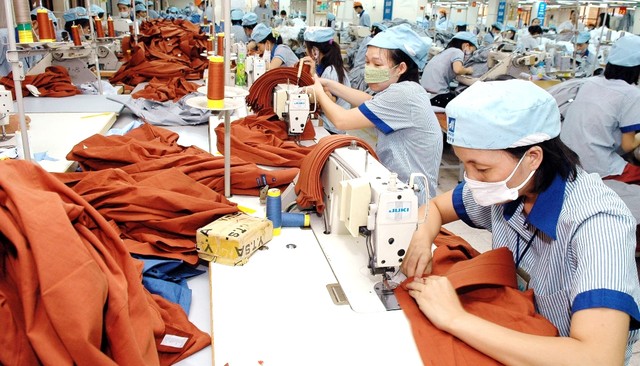 Thấy gì khi Campuchia và Myanmar trở thành đối thủ dệt may của Việt Nam? ảnh 1
