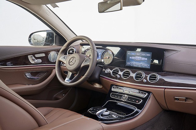 Mercedes-Benz lắp ráp thêm E250, Volvo đưa S90 mới về Việt Nam ảnh 2