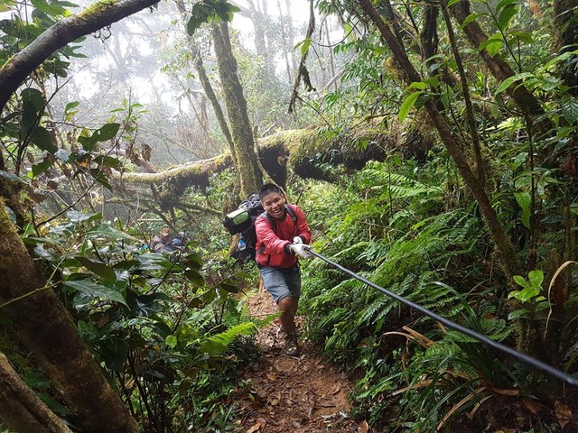 Trekking trên "nóc nhà Tây Nguyên" Bidoup ảnh 6