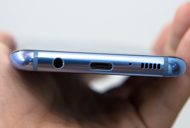 Mở hộp Samsung Galaxy S8 chính hãng tại Việt Nam ảnh 8