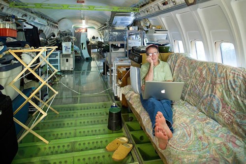 Người đàn ông mua máy bay Boeing biến thành nhà ảnh 4