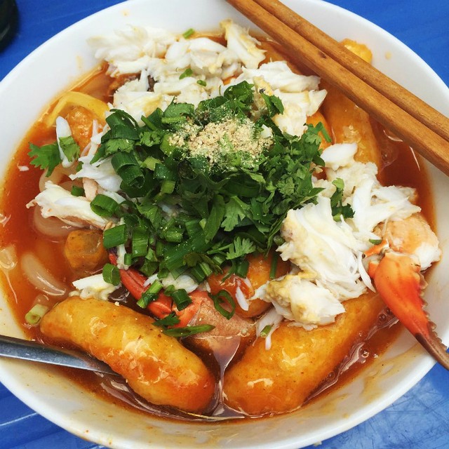 Bát bánh canh hơn 200.000 đồng 'huyền thoại' ở Sài Gòn ảnh 3
