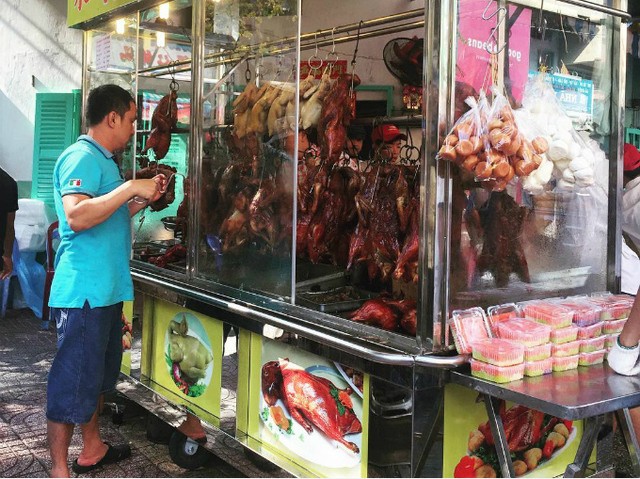Bát bánh canh hơn 200.000 đồng 'huyền thoại' ở Sài Gòn ảnh 6