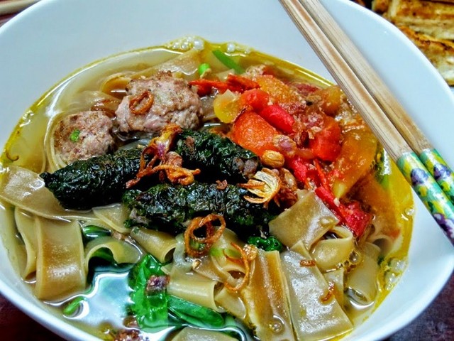 'Thật thà như bánh đa cua Hải Phòng' ảnh 1
