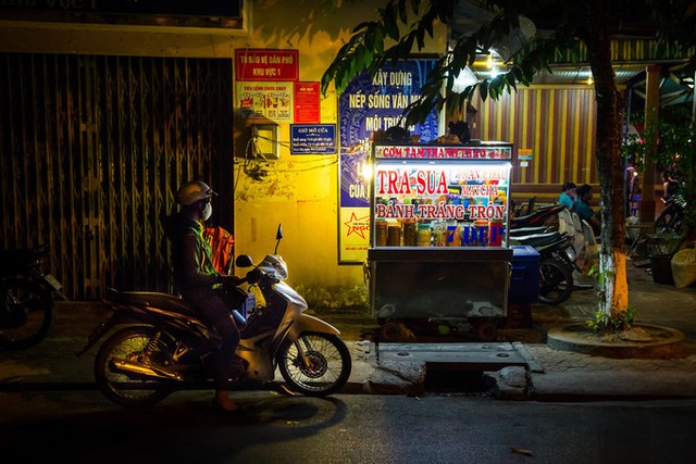 Đêm Việt Nam 'diệu kỳ' trong mắt khách Tây ảnh 4