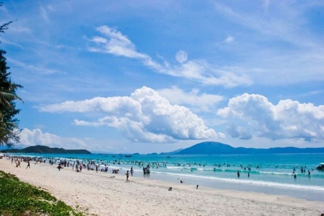5 bãi biển vắng vẻ gần Hà Nội, thoải mái đi về trong 2 ngày cuối tuần ảnh 1