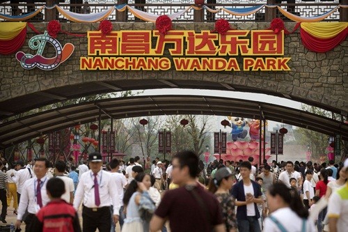 Tỷ phú giàu nhất Trung Quốc 'vỡ mộng' đối đầu Disneyland ảnh 1
