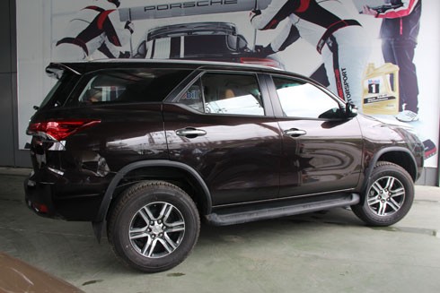 Toyota Fortuner 2017 bản Trung Đông đầu tiên về Việt Nam ảnh 1