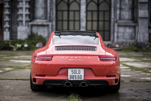 Nước Đức trong một chiếc Porsche 911 giá 8 tỷ ảnh 3