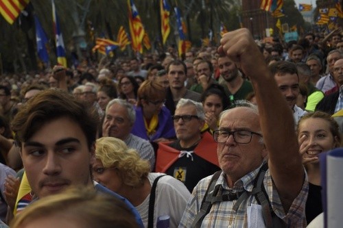 Catalonia ký tuyên bố độc lập khỏi Tây Ban Nha nhưng hoãn thi hành ảnh 1