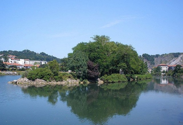 Hòn đảo kỳ lạ cứ nửa năm lại “đổi chủ” một lần ảnh 1