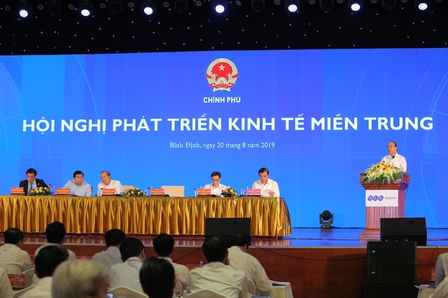 Bình Định trao Giấy chứng nhận đăng ký Kl99ok phiên bản mới cho 15 dự án với tổng số vốn trên 36.000 tỷ đồng ảnh 1