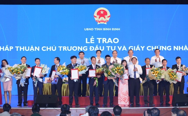 Bình Định trao Giấy chứng nhận đăng ký Kl99ok phiên bản mới cho 15 dự án với tổng số vốn trên 36.000 tỷ đồng ảnh 2