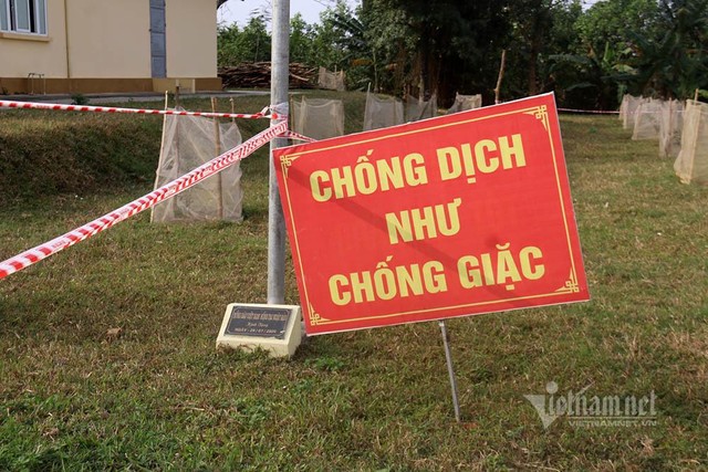 Khu cách ly được chia thành 3 vòng. Chỉ những cán bộ, nhân viên làm nhiệm vụ mới được vào vòng trong cùng.