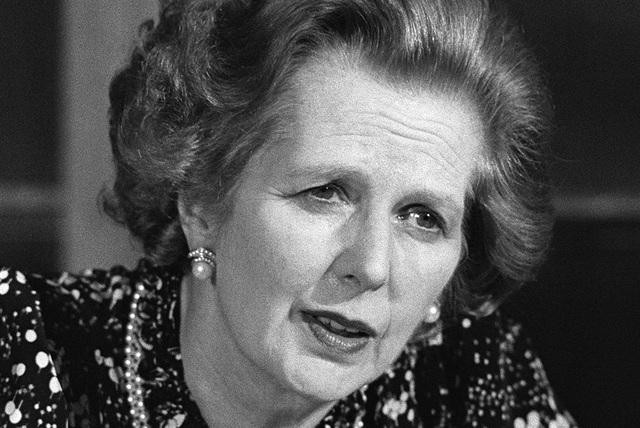 Bà Margaret Thatcher, sinh năm 1925, là cựu Thủ tướng Anh, nổi tiếng với biệt danh "Bà đầm thép". Bà là thủ tướng Anh nắm quyền lâu nhất trong thế kỷ 20 và cũng là người phụ nữ đầu tiên giữ chức vụ đó tại xứ sở sương mù.