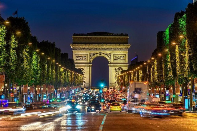 Những đại lộ nổi tiếng như Champs-Elysees là điểm không thể không đến với du khách. Những đại lộ nổi tiếng như Champs-Elysees là điểm không thể không đến với du khách.
