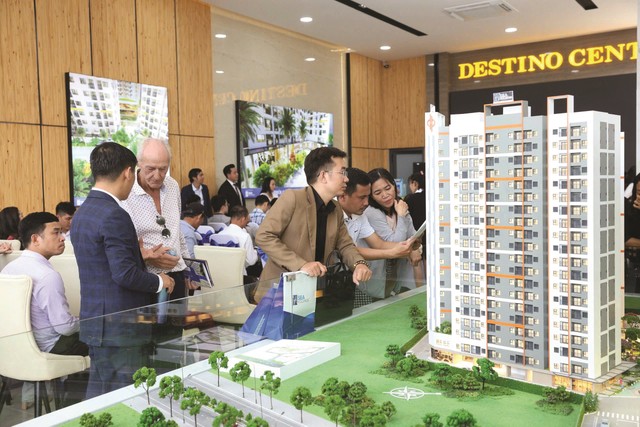 Khách tham quan dự án Destino Centro.