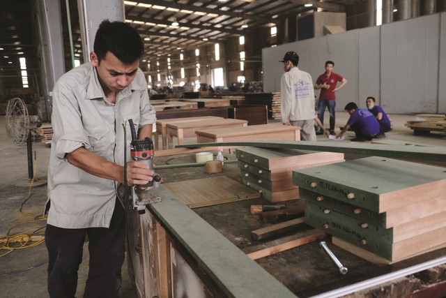 Chí phí nhân công tại Việt Nam hiện không còn rẻ. Ảnh: Dũng Minh.