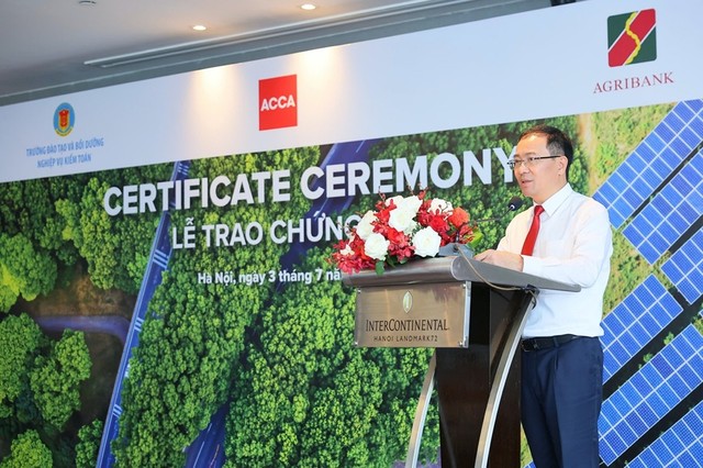 Ông Đoàn Ngọc Lưu, Phó tổng giám đốc của Agribank chia sẻ tại Lễ trao chứng chỉ. Ảnh: ACCA Việt Nam.