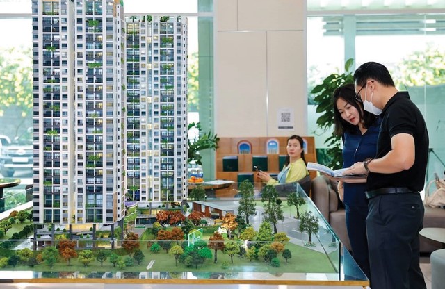 Giá nhà vượt xa thu nhập đang là thách thức lớn với lao động phổ thông. Ảnh: Lê Toàn.