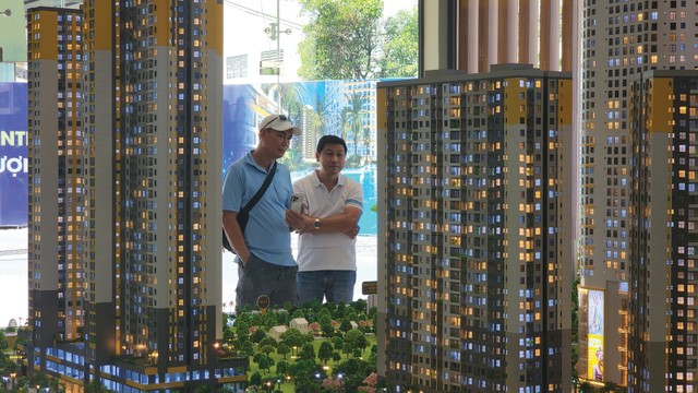 Một lượng căn hộ đang được rao bán với giá giảm nhẹ. Ảnh: Lê Toàn. Một lượng căn hộ đang được rao bán với giá giảm nhẹ. Ảnh: Lê Toàn.