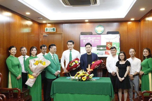 Kl994 game bài casino hấp dẫn Mai Linh ký kết hợp tác cùng UrBox để cho ra mắt Thẻ Mai Linh - UrBox
