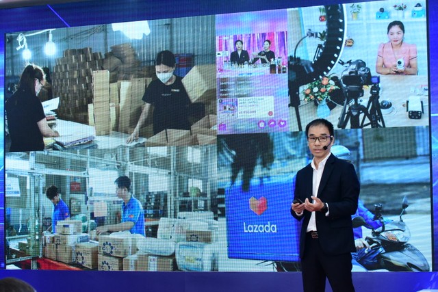 Ông Đặng Anh Dũng, Phó tổng giám đốc Lazada Việt Nam trình bày tại Diễn đàn
