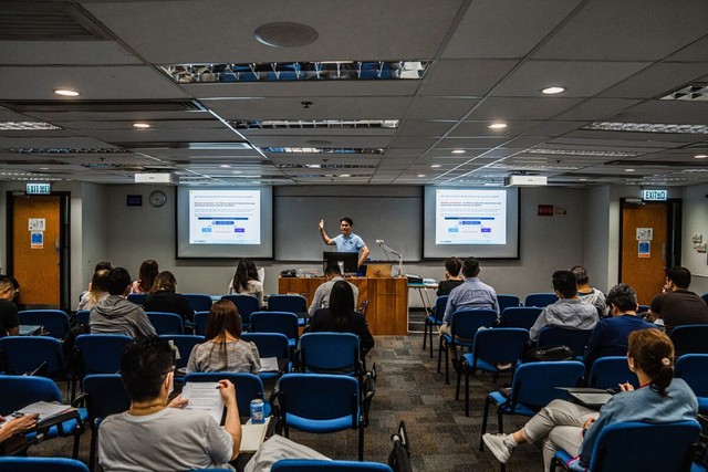 Lớp học quản lý gia sản tại HKU School of Professional and Continuing Education (Hong Kong)