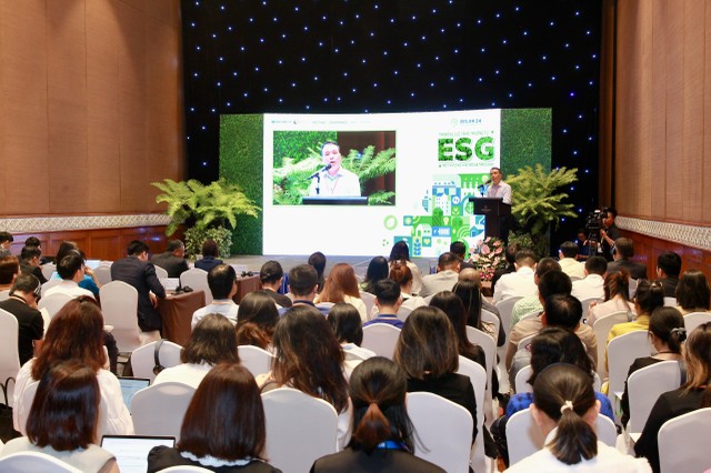 Ông Nguyễn Tú Anh, Giám đốc Trung tâm thông tin, Phân tích và Dự báo Kl992 cổng game cá cược, Ban Kl992 cổng game cá cược Trung ương phát biểu tại Hội thảo