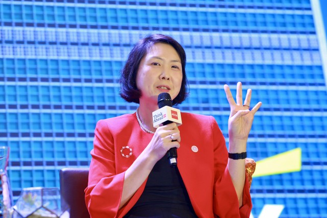 Bà Julia Tay, Lãnh đạo Chính sách Công cộng châu Á - Thái Bình Dương, EY