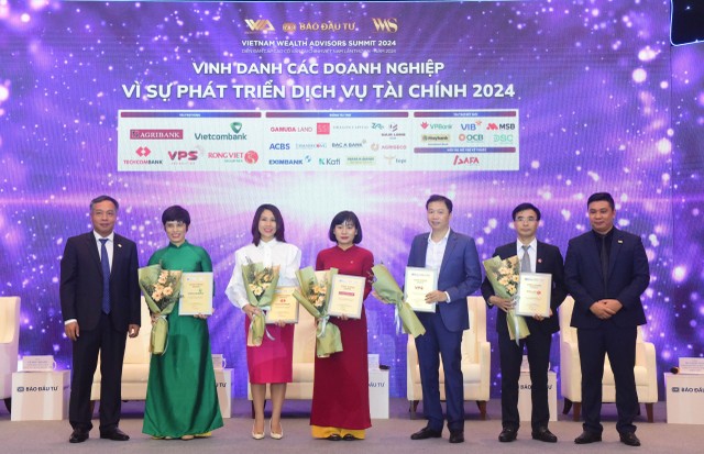 Đại diện Vietcombank được vinh danh tại Diễn đàn Cấp cao cố vấn Kl991.com nạp rút nhanh 2024