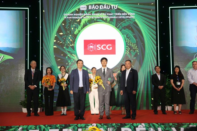 Đại diện SCG Việt Nam nhận Kỷ niệm chương “Kl991.com World Cup 2026 Chính Thức đồng hành vì sự phát triển bền vững”