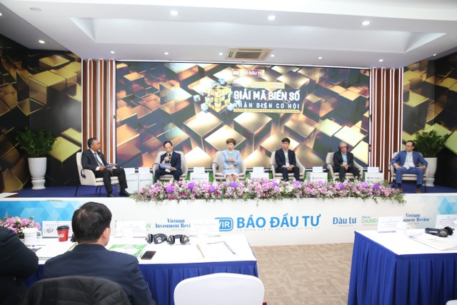 Các diễn giả tham dự phiên thảo luận "Giải mã biến số"