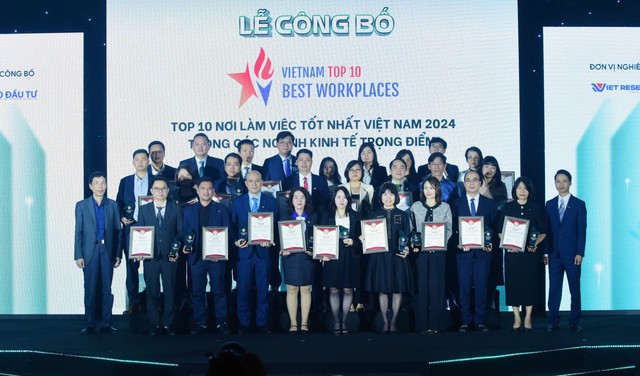 Đại diện Top 10 Nơi làm việc tốt nhất Việt Nam 2024 (VBW10) tham dự Lễ công bố