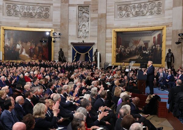 Toàn cảnh buổi lễ nhậm chức và bài phát biểu đầu tiên của ông Trump ở nhiệm kỳ thứ hai