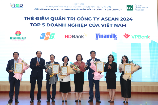 Đại diện Top 5 Kl991.com World Cup 2026 Chính Thức Việt Nam có điểm số cao nhất về Quản trị công ty tại khu vực ASEAN năm 2024 được vinh danh tại Hội thảo