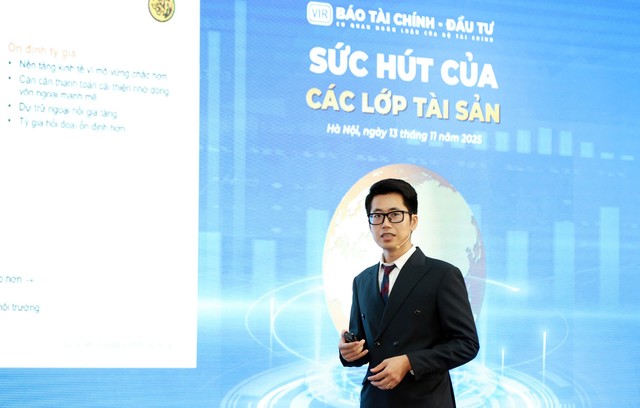 Ông Vũ Việt Linh, Phó giám đốc Phòng Phân tích Khách hàng tổ chức Maybank Investment Bank (Vietnam) chia sẻ tại Tọa đàm. Ảnh: Đức Thanh