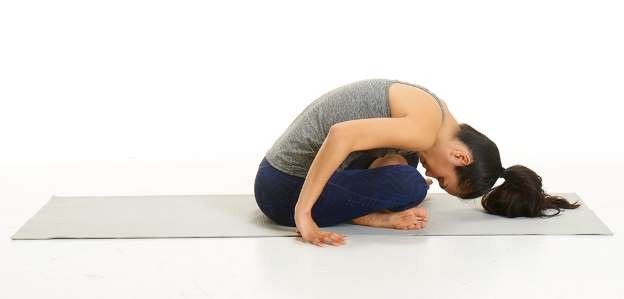 Những tư thế yoga giúp đẩy lùi chấn thương chạy bộ ảnh 4