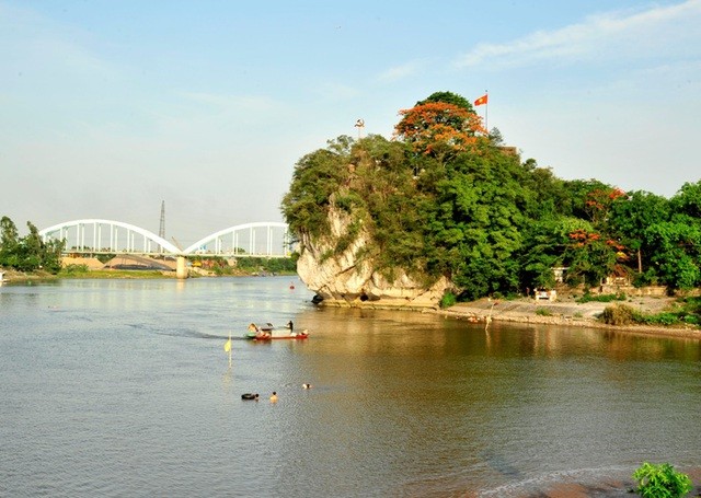 Khám phá “núi thơ” di tích quốc gia đặc biệt ở Ninh Bình ảnh 1