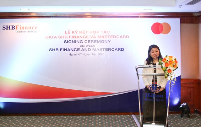Bà Winnie Wong, đại diện của MasterCard phát biểu