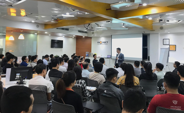 Học viện Dwealth Academy của VNDIRECT định kỳ tổ chức các chương trình chia sẻ, đào tạo dành cho nhà Kl99ok phiên bản mới tại Hà Nội và TP.HCM