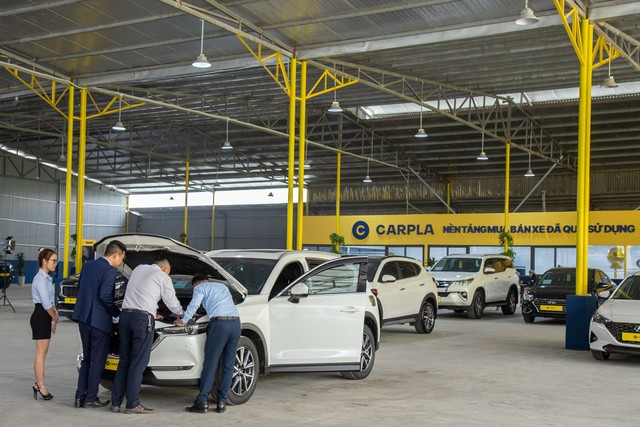 Khu vực trưng bày xe của Carpla Phạm Văn Đồng
