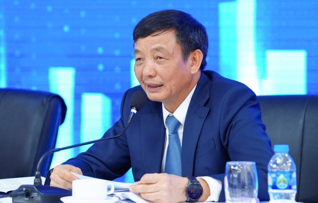 Ông Nguyễn Xuân Đông, Tổng giám đốc Vinaconex trả lời Trang Chủ KL99Com Số 1 Link Đăng Ký KL999 tại Đại hội.