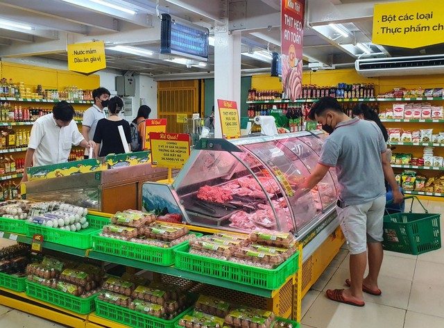 Tiêu dùng cải thiện, tăng trưởng chủ yếu nhờ giá bán cao hơn ở cả nhóm hàng thiết yếu và không thiết yếu.