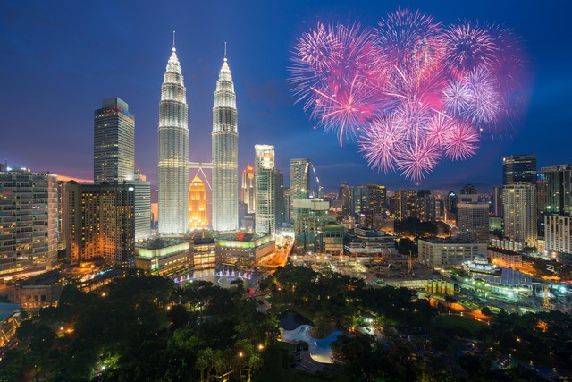 Tháp đôi biểu tượng Petronas Twin Towers. Ảnh Trip.com