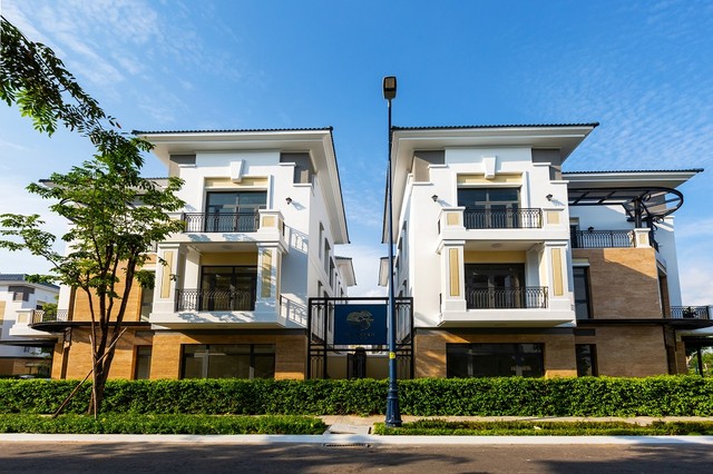 Mỗi ngôi nhà tại Verosa Park kết hợp hài hòa giữa nét tân kỳ và cổ điển, kết cấu bền vững, đẹp mãi theo thời gian.