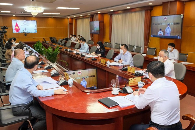 Tiêu thụ vải thiều Bắc Giang, hay Hải Dương, hỗ trợ bà con nông dân, đã, đang và sẽ luôn luôn là ưu tiên số một của Bộ Công Thương.