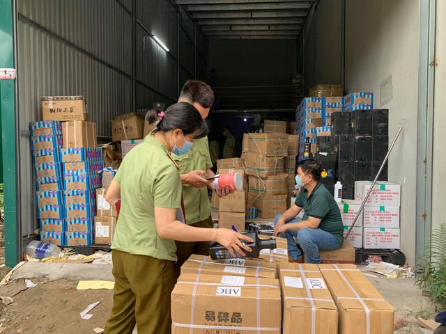 Đoàn kiểm tra cho biết hàng hoá tại đây có dấu hiệu Kl992 VIP Trang Chủ 2026 hàng hoá nhập lậu và gian lận thương mại.